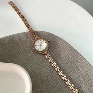 นาฬิกาข้อมือโลหะหรูหราดีไซน์เรียบง่ายสง่างามสำหรับสุภาพสตรี รุ่นควอตซ์ ปี 2025 - Product Image 5