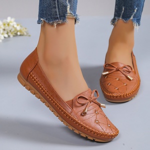 <span class=keywords><strong>Mocassini</strong></span> piatti da <span class=keywords><strong>donna</strong></span> taglie forti personalizzati all'ingrosso, in pelle PU, slip-on leggeri, scarpe casual alla moda con fiocco - Product Image 3