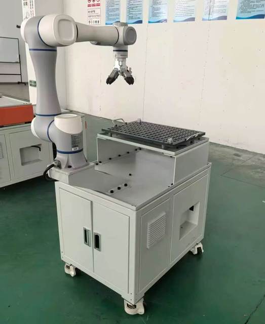 Desktop Mini Gripping Robot, Suitable for Packing Small Products.