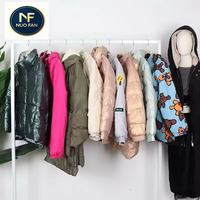 Vêtements d'occasion - Vestes matelassées en coton pour femmes de classe A, Combinaison Pufferfish. Commande minimum : 100 kilogrammes. Vente en gros en vrac
