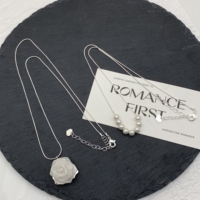 Alta calidad pequeña fragancia viento Camelia serie moda colgante collares al por mayor