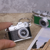 Accessoire de caméra style vintage avec son et lumière, mini flash de simulation, porte-clés réaliste, pendentif DIY, objectif argenté, éclairage