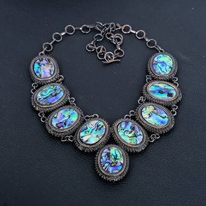 Collar de concha de abulón envuelto en alambre de cobre hecho a mano para mujer, cadena de eslabones clásica para fiestas disponible en precio al por mayor - Product Image 1