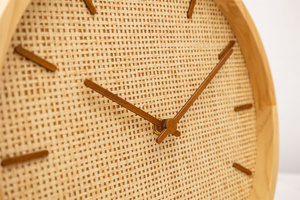 Nieuwe design houten wandklok zonder cijfers met rotan wijzerplaat voor Scandinavische woondecoratie - Product Image 5