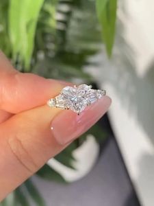 Anillo de Compromiso con Diamante de Laboratorio en Forma de Corazón de 2.00CT |   Solitario de Oro de 14K - Product Image 3