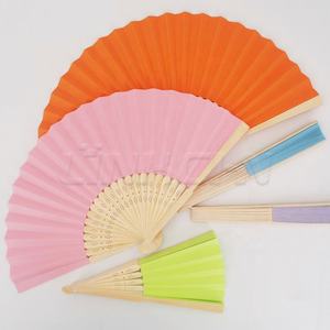 Vente en gros Ventilateur à main en bambou plié personnalisé avec logo imprimé - Product Image 2