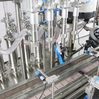 Machine de remplissage et de bouchage automatique d'huile liquide YTSP500 avec contrôle PLC pour petites bouteilles en plastique, en verre, sachets, eau et jus