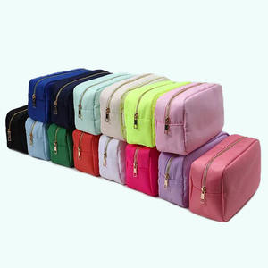 Pochette de maquillage imperméable en nylon rayé de style féminin RTS, grande capacité, fermeture éclair, écologique, multicolores, sac cosmétique de voyage pour le rangement - Product Image 1