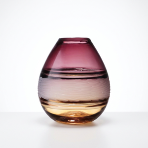 Vase de table en verre contemporain, design artistique dégradé rose à ambre, forme ronde, surface texturée, pièce décorative - Product Image 1