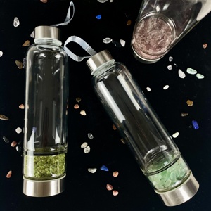 卸売クリスタルチップスウォーターボトルヒーリングクリスタルストーンエナジードリンクボトルカップDIYお土産ギフト用 - Product Image 1