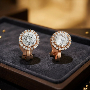 Boucles d'oreilles clous vintage religieuses pour femmes avec incrustation de perles ou de diamants, sertissage clos, en alliage de zinc, pour occasions festives - Product Image 3
