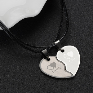 Collane per Coppie con Ciondoli Gatto Bianco e Nero, Design Creativo Sportivo con Abbraccio, Ideale per San Valentino e Qixi - Product Image 4