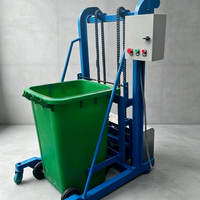 Chariot élévateur industriel mobile électrique à entraînement par chaîne, capacité 500 kg, pour bennes à déchets et conteneurs, avec fonction de basculement et levage, commande à une touche
