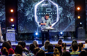 Stage Smart LED Podium Display Programa <span class=keywords><strong>de</strong></span> pantalla Host P1.53 Pantalla LED <span class=keywords><strong>de</strong></span> paso fino para presentación en Iglesia - Product Image 6