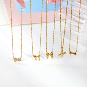 สร้อยคอรูปโบว์และผึ้งชุบทอง 18K สแตนเลสกันน้ำ ป้องกันอาการแพ้ ขายส่ง - Product Image 1
