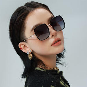 Nouvelles lunettes de soleil polarisées à monture carrée pour femmes, verres TAC UV400, monture noire, protection solaire tendance pour l'extérieur - Product Image 4