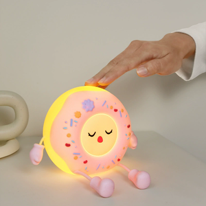 Décoration d'intérieur moderne et unique, lampe de nuit en silicone avec charge USB, forme de beignet, cadeau créatif, lampe de chevet pour le sommeil des bébés - Product Image 1