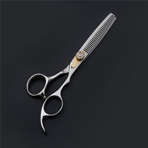 กรรไกรตัดผม Scissors Factory ขนาด 6.0 นิ้ว กรรไกรซอยผม สแตนเลส 440C สำหรับคนถนัดขวา ใช้ในงานเสริมสวย - Product Image 4