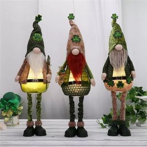 Juego de 3 Gnomos de Peluche Verdes Irlandeses con Luz Cálida y Trébol, para Regalo Festivo - Product Image 1