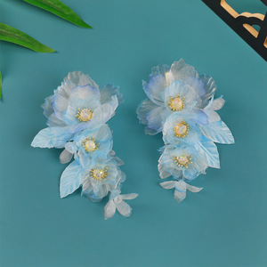 Pince à cheveux en soie bleue dégradée, style ancien, faite à la main, design original, collection automne 2025, accessoire de coiffure Hanfu, fleur perforée - Product Image 2