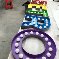 Lettre lumineuse personnalisée en forme de H aux couleurs vives avec effet de lumière dynamique, taux de réutilisation élevé, pour enseignes de magasins et événements