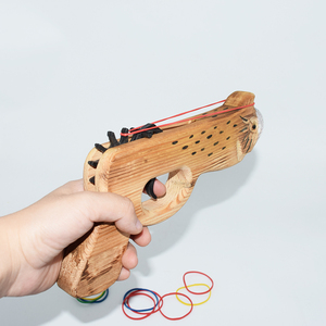 Fabrika toptan ucuz düz ahşap özel ahşap oyuncak silah el yapımı hayvan baykuş ateşli silah ile lastik bantlar - Product Image 2