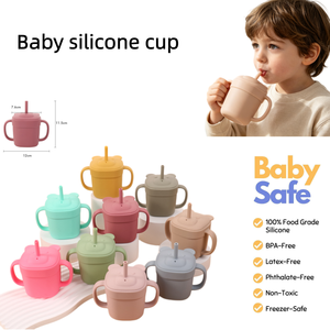 Copo de Alimentação de Silicone para Bebês com Canudo, Design de Urso de Desenho Animado, Grau Alimentício, Atacado Personalizado, OEM - Product Image 1