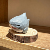 Ornements de bureau en bois sculptés à la main en forme de requin mignon, décorations pour la maison et le jardin, cadeaux et souvenirs personnalisables