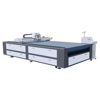 Machine de découpe industrielle CNC à couteau vibrant avec table à vide zonée pour matériaux composites de tapis de sol et housses de siège automobiles