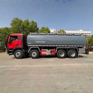 Camion-citerne à produits chimiques caustiques HOWO Sitrak 8x4 de grande capacité, 20 m3, avec cuve en PE, pour le transport de liquides corrosifs - Product Image 4