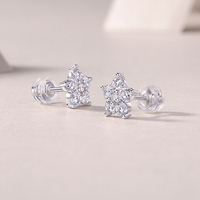 Boucles d'oreilles clous en argent sterling 925 avec fleur à cinq pétales et moissanite pour femme, sertissage à griffes, couleur D, moissanite VVS1, boucles d'oreilles diamant
