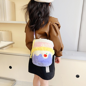 Bolso bandolera de felpa con forma de pastel para niñas, adorable bolso de hombro de dibujos animados, regalo de cumpleaños para niños y accesorio de moda - Product Image 2