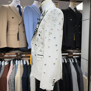 Nuovi Completi Eleganti da <span class=keywords><strong>Uomo</strong></span> 2025 con Decorazioni in Metallo di Lusso, Alta Qualità con Strass Colorati, <span class=keywords><strong>Abito</strong></span> <span class=keywords><strong>Elegante</strong></span> da Cerimonia - Product Image 3