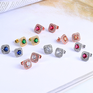 <span class=keywords><strong>Orecchini</strong></span> a Perno Trendy con Zirconia Cubica a Forma <span class=keywords><strong>di</strong></span> Halo Quadrato, Tono <span class=keywords><strong>Oro</strong></span> <span class=keywords><strong>Bianco</strong></span>, Centro Rotondo in CZ Scintillante, Gioielli da Sposa, Regalo per Donne - Product Image 4