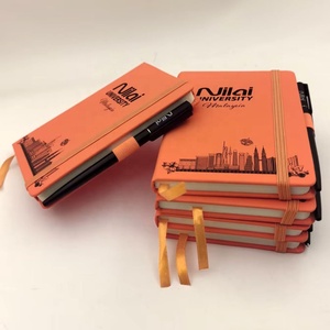 Diario con Banda Elástica y Logotipo Personalizado, Cuaderno A6 de Cuero PU Naranja con Portaplumas Integrado, Regalo para <span class=keywords><strong>Universidad</strong></span> - Product Image 5