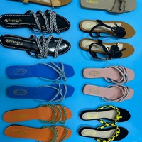 SJX051 Chaussons d'intérieur plats confortables à bout fendu pour femmes, modèle été décontracté, tendance mode, vente en gros, 1,15 dollar