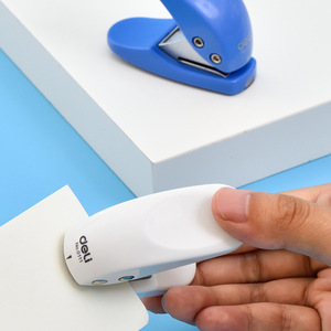 Deli Single-hole Punch 0111 1 Hole 10 Sheets Paper Puncher Office Tool - Product Image 3