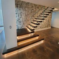 Escalier flottant design avec support en acier robuste pour maisons modernes