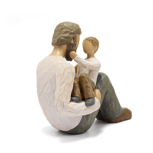 Résine peinte à la main père fils Sculpture astucieuse décoration de la maison ornement nouveau-né bébé première célébration grand-mère grand-père - Product Image 4