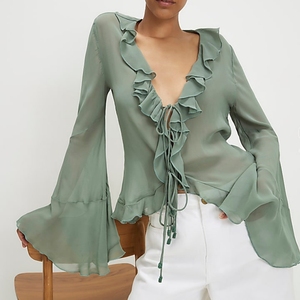 Nueva llegada: Blusa informal de gasa con volantes, cuello en V, lazo frontal y manga larga acampanada para mujer - Product Image 2