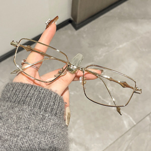 Fashion Trend 2024 Luxury Unisex High Quality Small Square Metal UV400 Sunglasses <b>Gold</b> <b>Frame</b> - Product Image 6