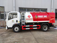 Camion-citerne mobile HOWO 6 roues 4x2 8m³ avec distributeur de carburant et compteur à vendre