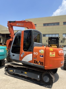 รถขุดมือสอง Hitachi ZAXIS60 ลดราคาพิเศษ, ระบบไฮดรอลิก HHH ที่เสถียร, ใบมีดดันดินมาตรฐาน, รถขุดขนาดกะทัดรัด - Product Image 1