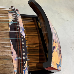 Guzheng Estándar con Diseño de Cien Mariposas, Venta Directa de Fábrica al Por Mayor, para Uso Profesional y Pruebas, Tono Estable - Product Image 1