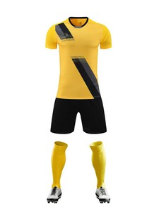 Maillots de football hautement personnalisés. Nous prenons en charge les commandes que nos concurrents n'osent pas prendre en charge. Contactez-nous pour plus d'informations. - Product Image 4