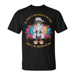 Camiseta con la frase: Cat Im Made It From The Bed To The Couch There's No Stopping - Product Image 2