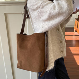 Sac seau en daim à imprimé léopard rétro coréen, polyvalent, pour femme, à porter à l'épaule ou en bandoulière, idéal pour les sorties mère-fille - Product Image 3