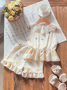 Novedades 2026: Conjunto de 2 piezas para niñas, primavera-verano, top de tela arrugada estilo pastoral con ribete de encaje en forma de corazón y shorts frescos, ropa infantil. - Product Image 2