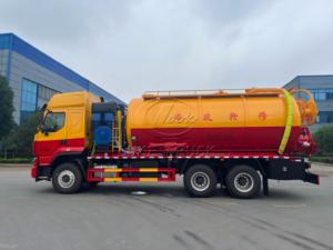 Camion aspirateur industriel Chenglong 6x4 de 22m³ avec réservoir séparé et moteur auxiliaire pour pompe à vide, idéal pour le dragage efficace des canalisations - Product Image 2