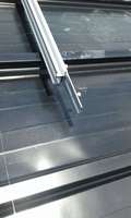 Structure de montage sur toit en aluminium noir pour rail solaire, profil de support personnalisé en alliage pour panneaux solaires domestiques